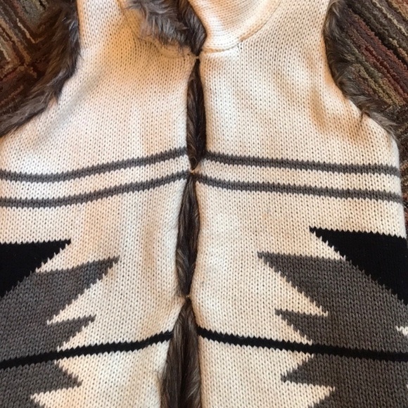 Reversible Faux Fur Vest - Picture 7 of 7